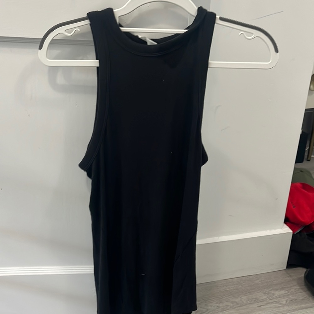 Lululemon black tank
